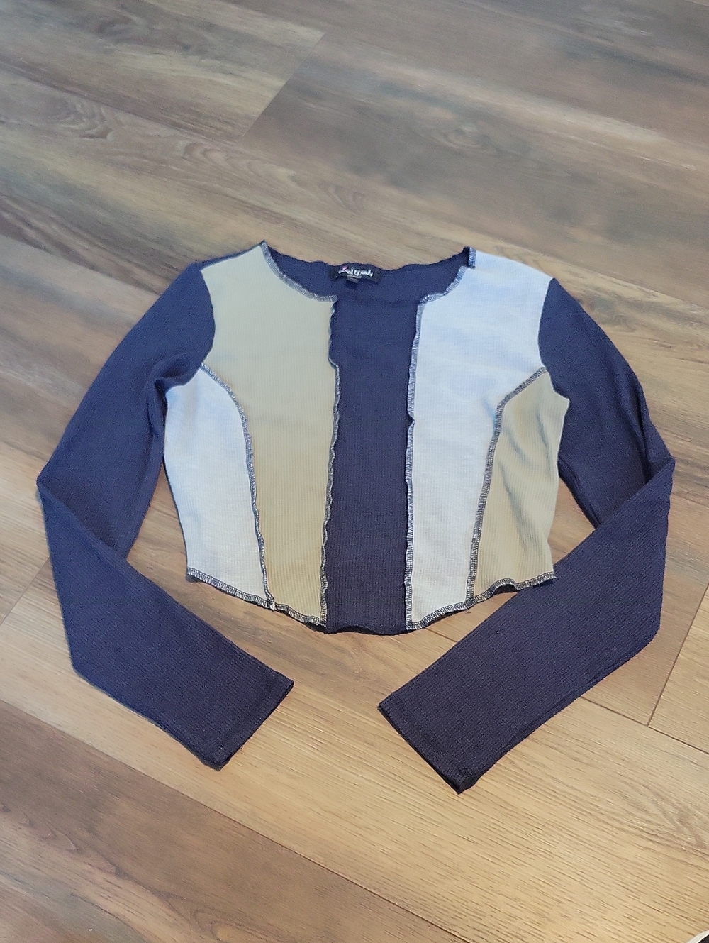 Love Tree Patchwork Ribbed Long-Sleeve Crop Top - Navy, Cream, Light Gray